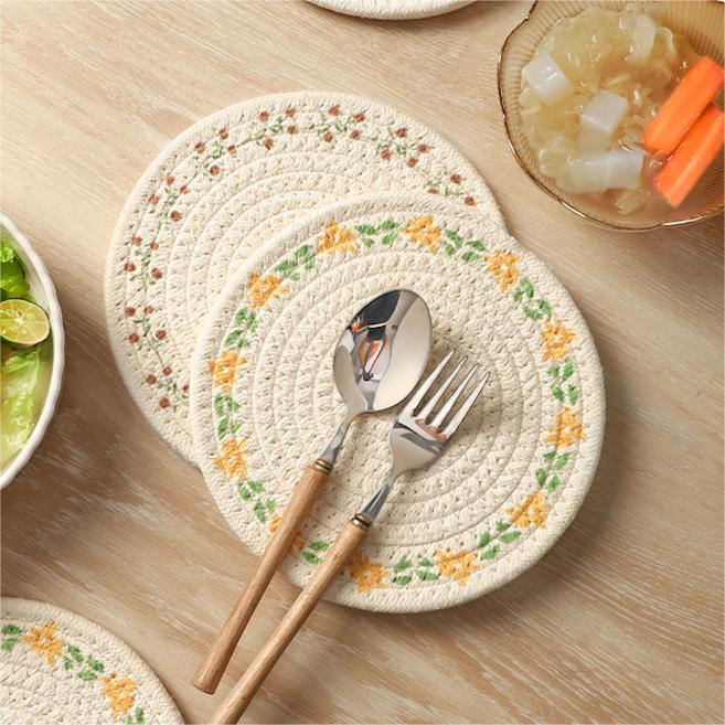 Simple and Elegant Linen Placemat, Heat-Resistant and Washable