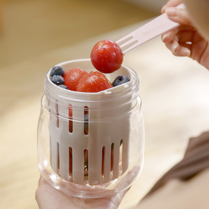 CrispLunch Pro: Salad Cup with Built-in Ice Pack & Drainable Desig