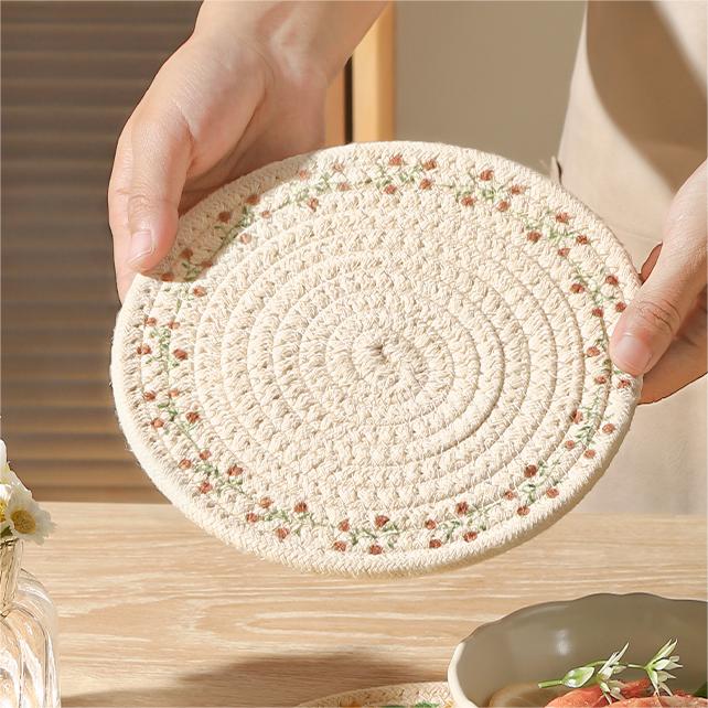 Simple and Elegant Linen Placemat, Heat-Resistant and Washable